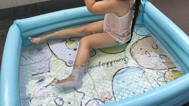 【水遊び】ベランダや庭で楽しく遊べる子供用プール！【すみっコぐらしの四角プール】