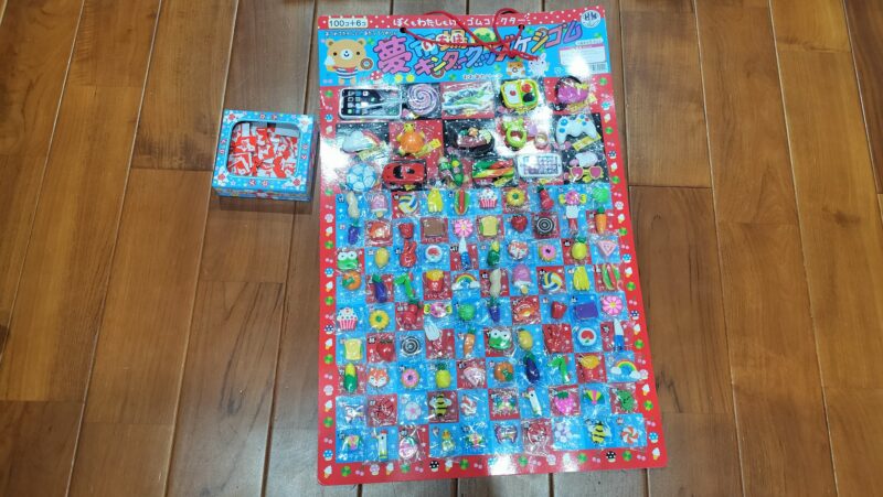 消しゴムのくじ引きを購入♪どの可愛い消しゴムが当たるかな？【夢市場 キンダーグッズケシゴム】